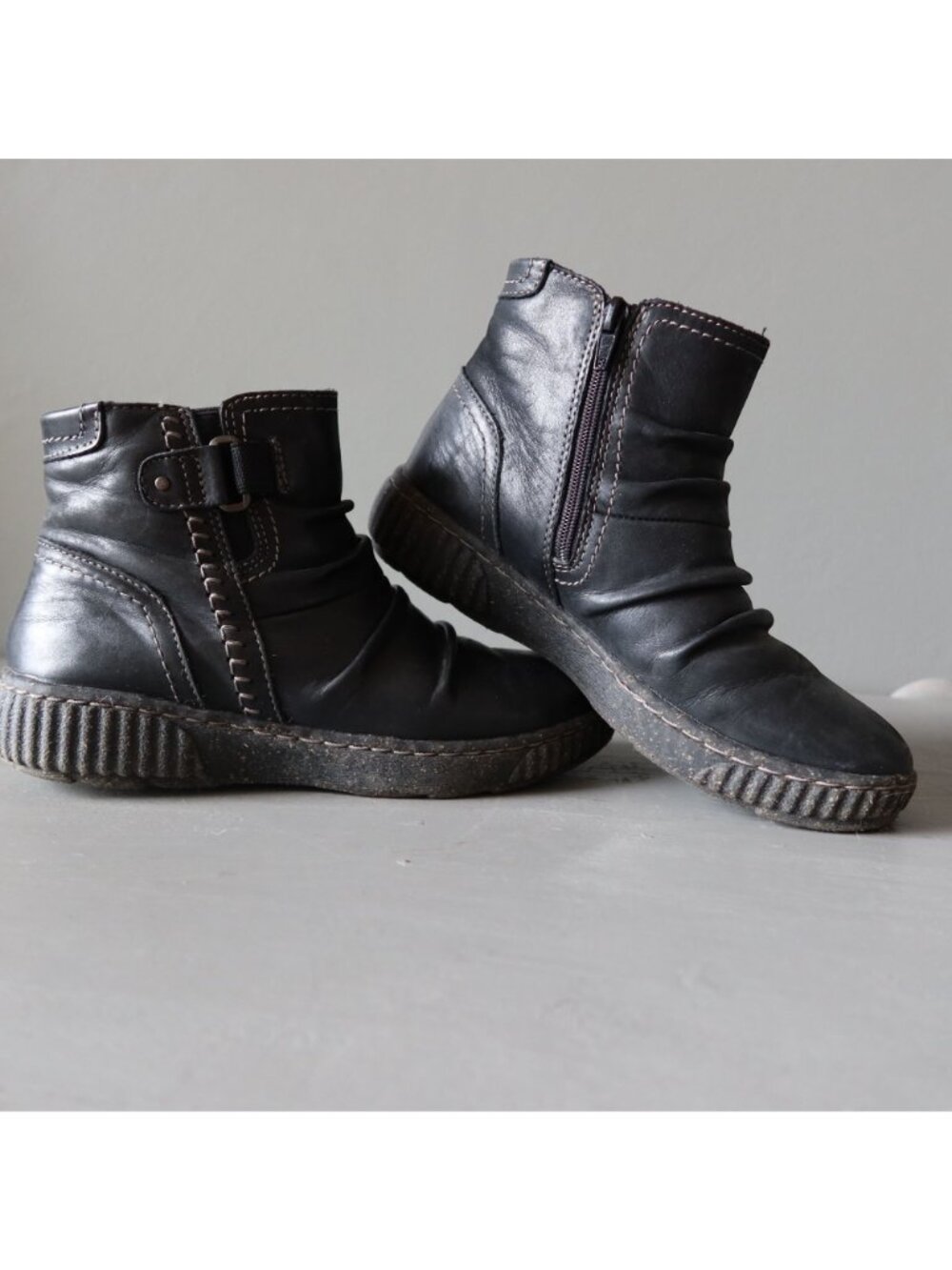 Clarks Shoes Black Leather Ankle Boots Women's Size 5.5 - Picture 9 of 12